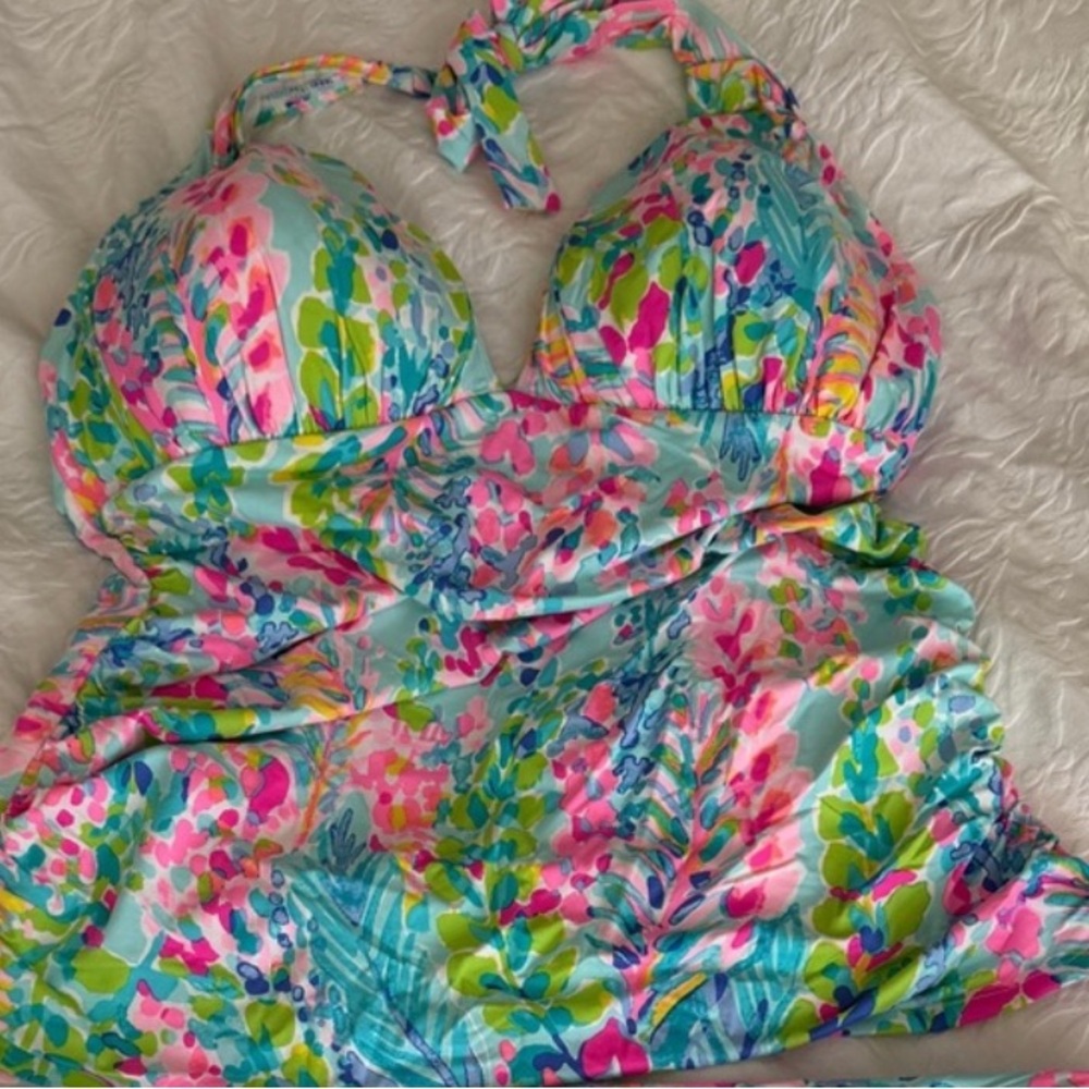 🦄 HTF RARE Lilly Pulitzer Catch the Wave tankini top.